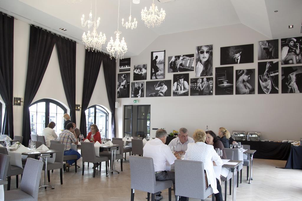 Hotel Palac Jugowice Валбжих Экстерьер фото