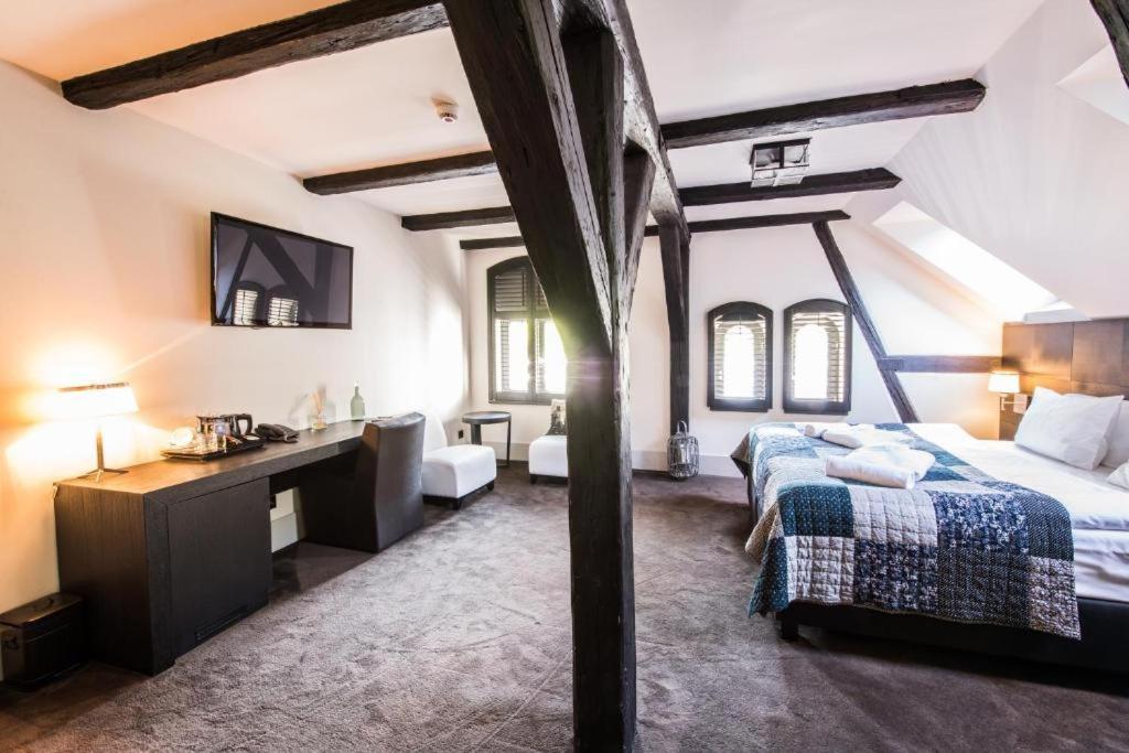 Hotel Palac Jugowice Валбжих Экстерьер фото